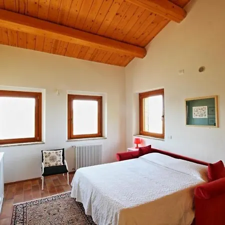 Il Montale Montelabbate Apartment *